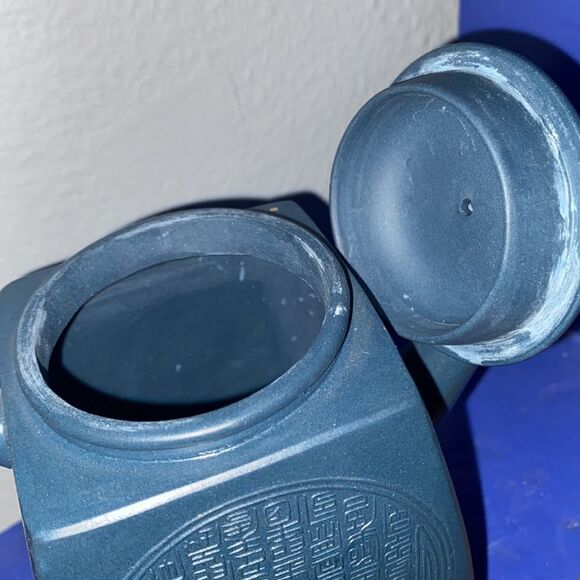 Antique/Vintage Chinese Handmade Yixing Zisha Clay Teapot With Artistic Accent - Picture 7 of 8